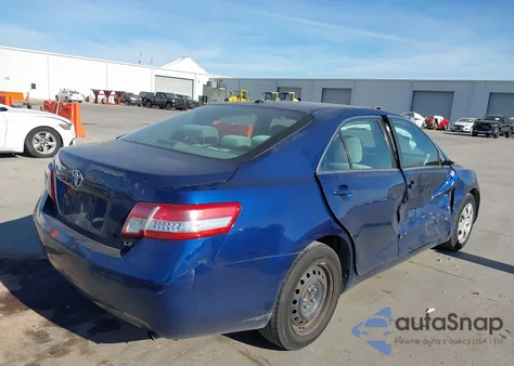 2010 Toyota Camry Le z USA, uszkodzony, nr VIN 4T4BF3EK2AR072476